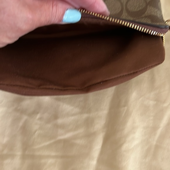 🔥Host Pick🔥NWOT Large Coach Corner Zip Wristlet In Signature Canvas - Picture 10 of 10